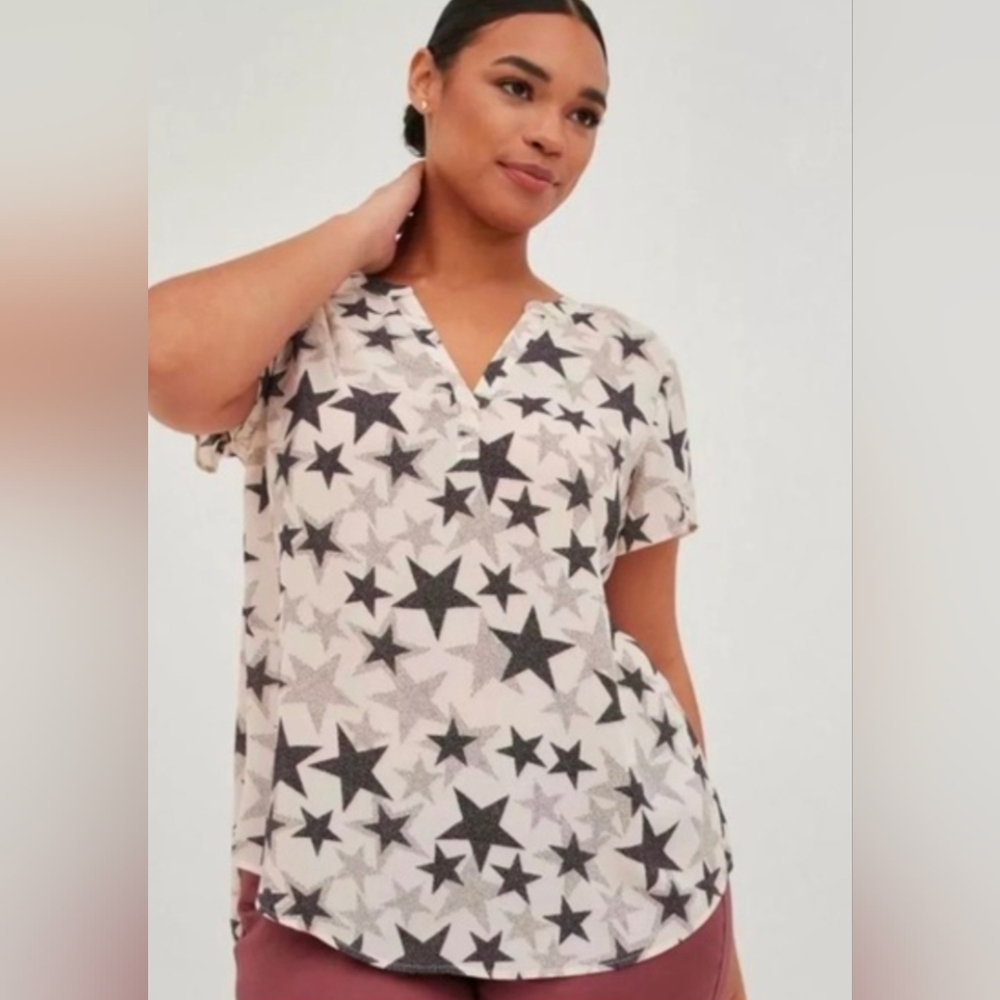 Torrid Blush Tone 😍 Allover ⭐ star ⭐ Print Summery Blouse Plus Size 4x